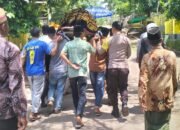 Bhabinkamtibmas Polsek Donggo Laksanakan Sambang Duka di Desa Palama