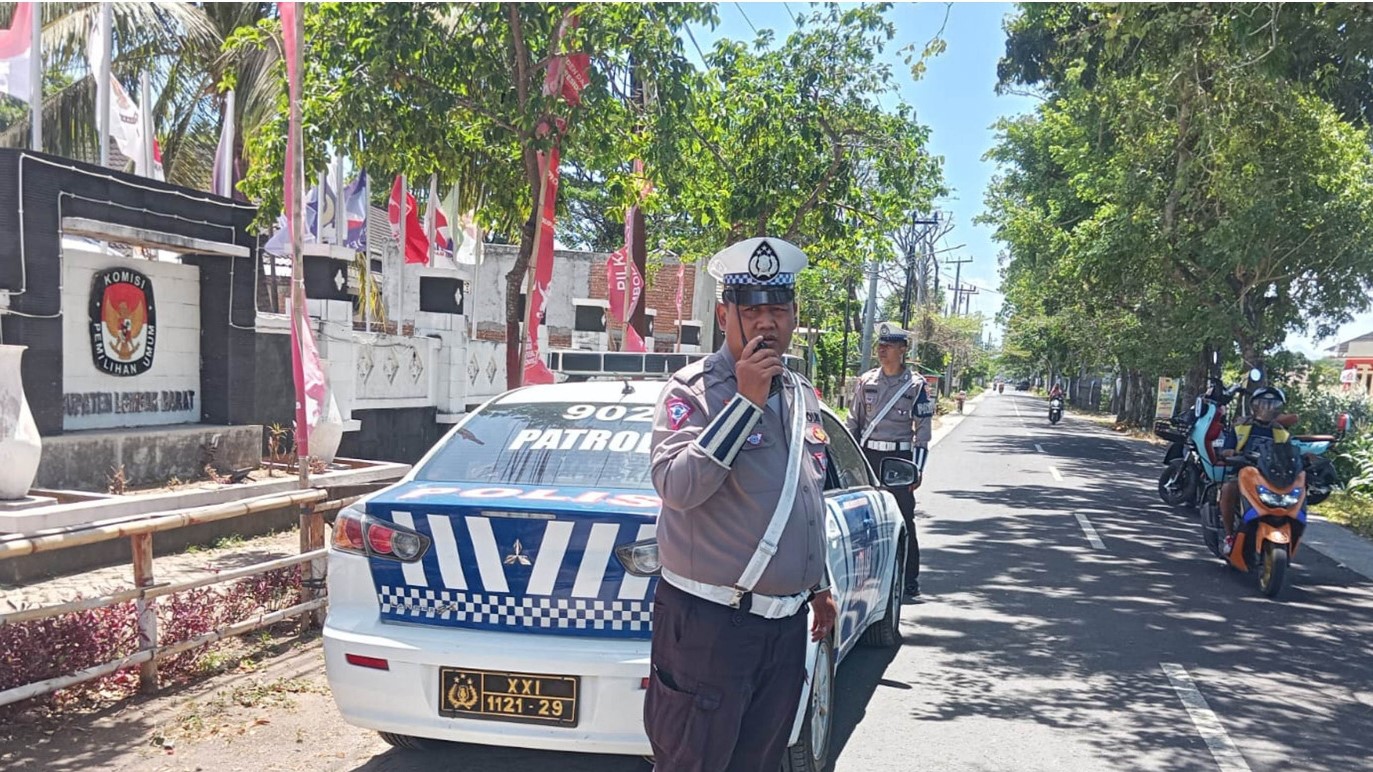 Polres Lombok Barat Pantau Kelancaran Lalu Lintas Pemilukada Serentak 2024