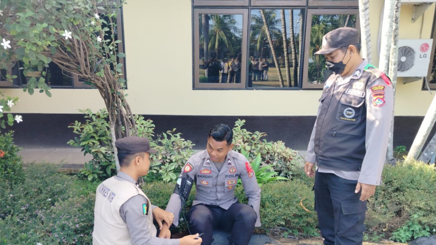 Polres Lombok Barat Tingkatkan Kesiapan Fisik Personil untuk Operasi Mantap Praja