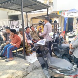 Polres Loteng Tampung Informasi Dan Keluhan Masyarakat Saat Patroli Dialogis.