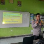 Polisi Edukasi Siswa SDN 1 Dasan Tapen Tentang Bahaya Bullying