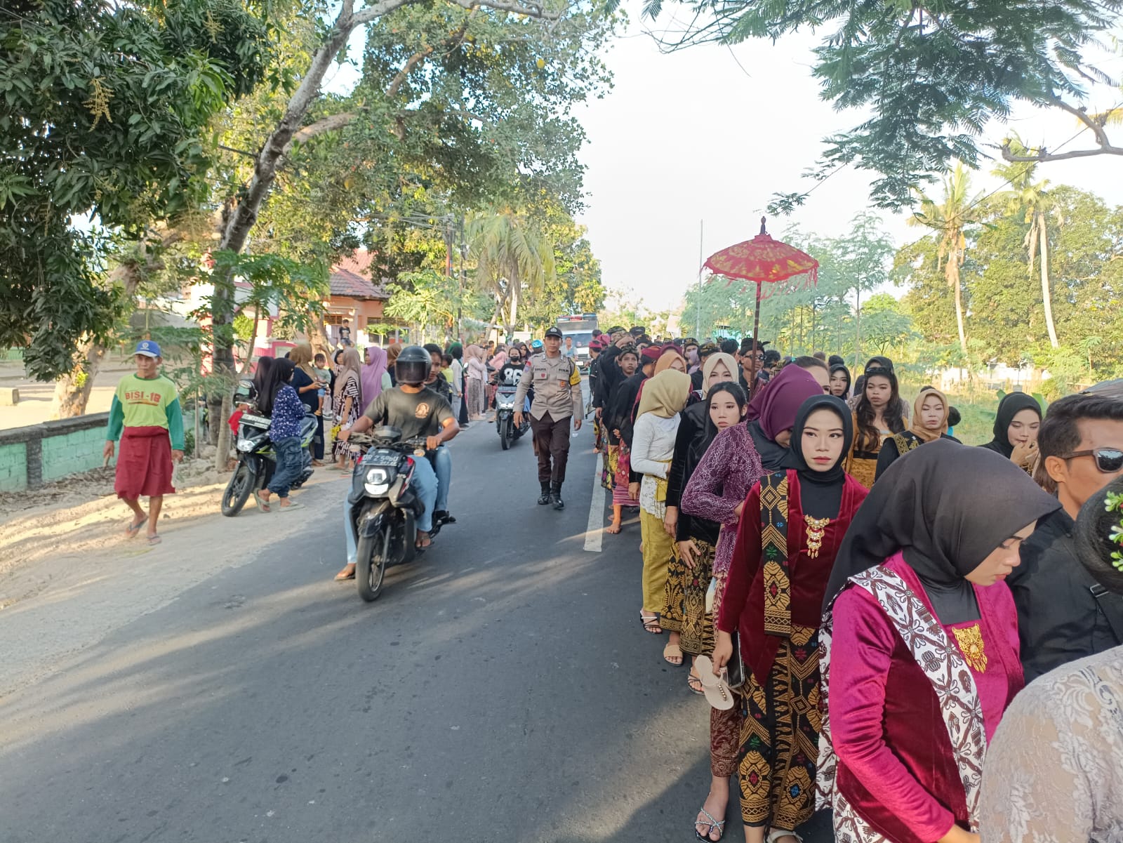 Meriahnya Tradisi Nyongkolan di Lombok Barat Keselarasan Budaya dan Keamanan