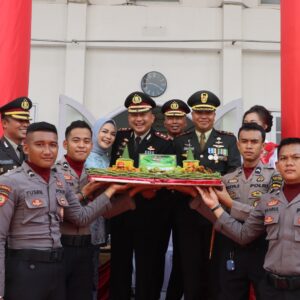 Kapolres Bima Kota Berikan Kejutan ke Kodim 1608/Bima di Hari Ulang Tahun TNI ke-79