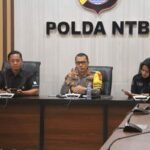 Kabid Humas Polda NTB Beserta Seluruh Staf Ikuti Zoom meeting Divisi Humas Polri