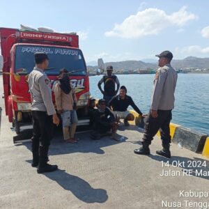 Polsek Kawasan Pelabuhan Laut Bima Laksanakan Patroli Rutin di Area Dermaga