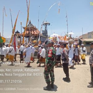 Polsek Lunyuk Berikan Pengawalan Dan Pengamanan Upacara Adat Umat Hindu Desa Sukamaju Lunyuk