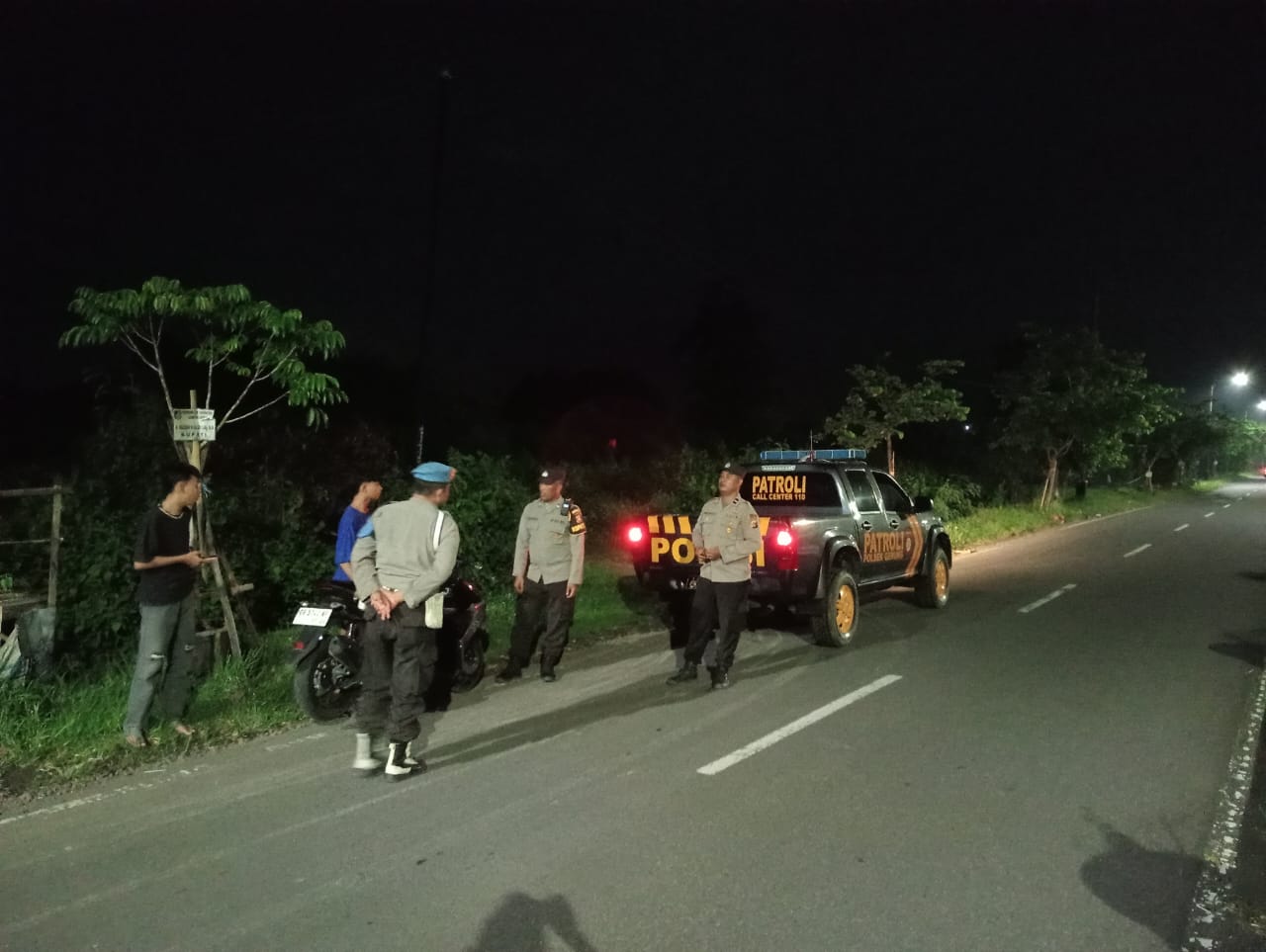 Patroli Polsek Gerung di Bypass Lombok Barat, Jaga Keamanan Malam Hari