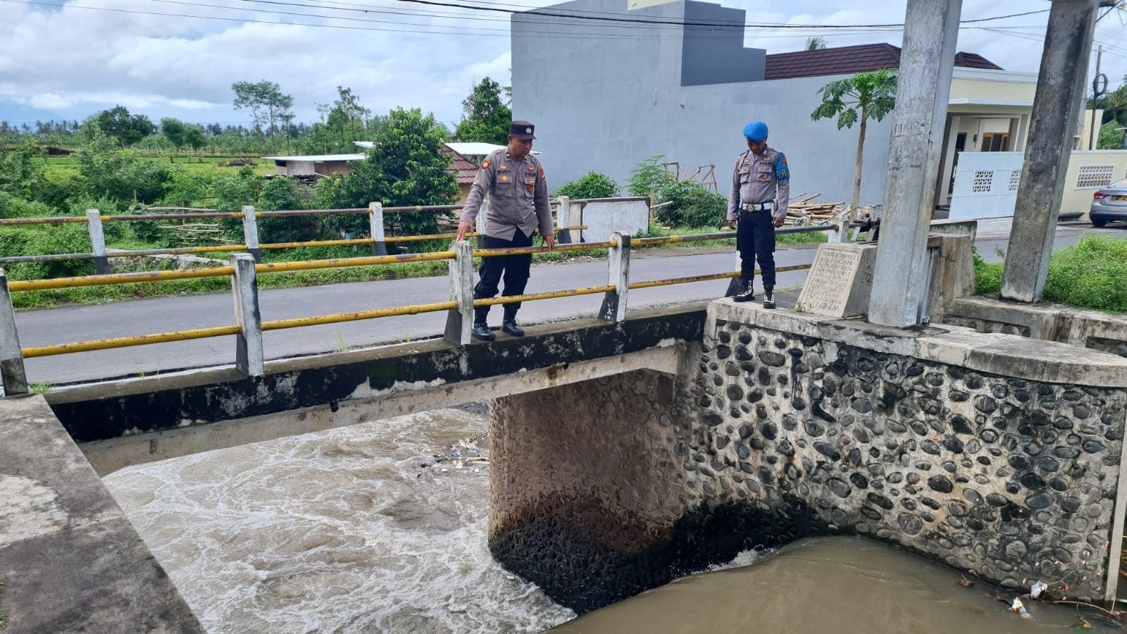 Polisi Siaga Banjir, Patroli Intensif Pantau Debit Air di Kediri