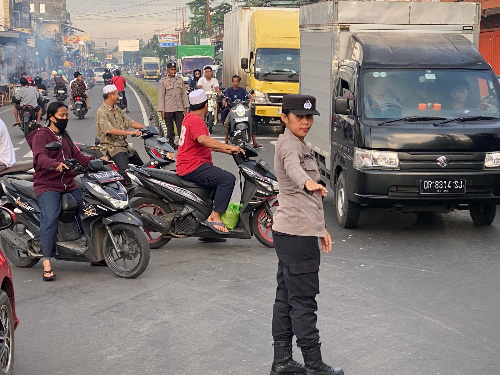 Serunya Ngabuburit di Kediri! Polisi Turun Langsung Jaga Ketertiban