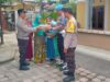 Polsek Kediri Tekan Stunting Lewat Program “Satu Personel, Satu Telur” di Desa Jagaraga Indah