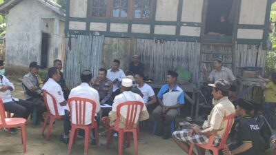 Polsek Langgudu Gelar Jumat Curhat, Warga Desa Rupe Keluhkan Kenakalan Remaja