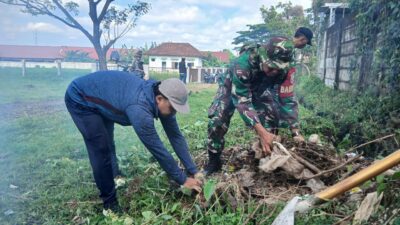 TNI dan Warga Dasan Geria Kompak Sambut TMMD
