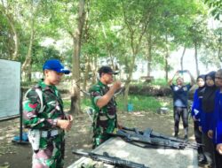 Anggota Kodim 1606 Mataram Latih Menwa UMMAT Disiplin Lewat Senjata SS1