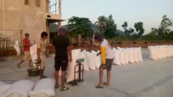 Polsek Labuapi dan Kuripan Dampingi Petani Jagung di Gerung Jual ke Bulog NTB