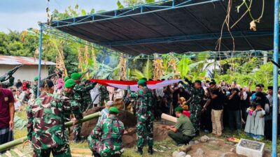 TNI, Polri, dan Warga Bersatu Hormati Kepergian Pelda Irfan