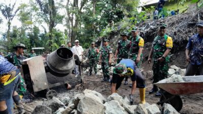 TMMD ke-126 Kodim 1606 Mataram Giat Bangun Desa, Tim Wasev Apresiasi Semangat Warga