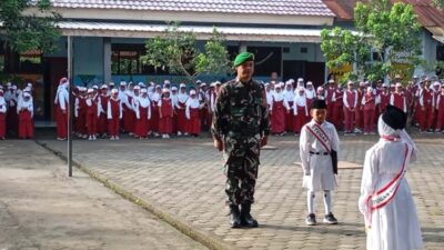 SDN 1 Suranadi Peringati Hari Pahlawan Bersama TNI