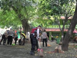 Pasca Olah TKP, Polres Metro Jakarta Utara Bersihkan Masjid SMAN 72 Kelapa Gading untuk Pulihkan Kondisi dan Hilangkan Traumatis Warga Sekolah