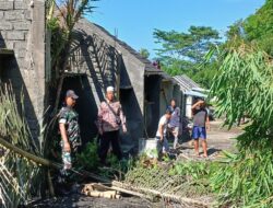 Hujan Deras Picu Longsor, Babinsa Lakukan Peringatan Dini
