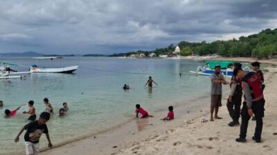 Patroli Samapta Polres Lobar Amankan Pantai Elak-Elak Sekotong