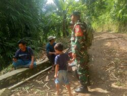 Komsos Babinsa Perkuat Keamanan Lingkungan Dusun Batu Kemalik