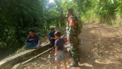 Komsos Babinsa Perkuat Keamanan Lingkungan Dusun Batu Kemalik
