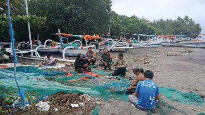 Komsos Babinsa Bangun Keselamatan Nelayan di Tengah Badai