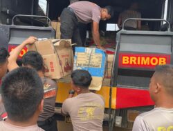 Brimob Polda Sumut Bersama Dinas Pendidikan Tapanuli Tengah Salurkan Bantuan Perlengkapan Sekolah ke Sekolah Darurat