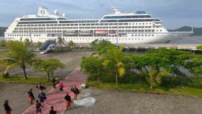 Awal Tahun 2026, Kapal Pesiar MS Regatta Bawa 620 Wisman ke Lombok