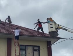 Aksi Heroik di Polres Bima Kota, Kapolres Bima Kota Berhasil Persuasif Seorang Pria Turun dari Atap