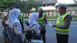 Polres Loteng Berikan Ratusan Teguran Kepada Pengendara Selama 10 Hari Ops Keselamatan. ‎