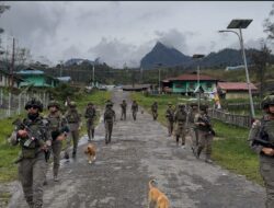 Damai di Hari Ibadah: Kehadiran Satgas Damai Cartenz Bikin Warga Sinak Beribadah Lebih Tenang