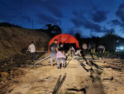 Brimob Polda NTB Dirikan Tenda Darurat, Warga Jerowaru Terdampak Banjir Terbantu