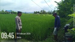 Dukung Kemandirian Pangan, Bhabinkamtibmas Desa Langam Edukasi Petani Manfaatkan Lahan Kosong