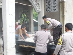 Polres Sumbawa Barat Gelar Jum’at Berkah, Salurkan Bantuan Semen ke Masjid Nurul Gufron