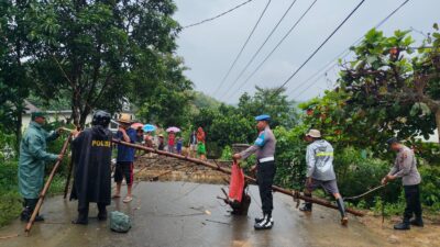 Jembatan Sekotim Ambruk, Akses Warga Lembar Terputus