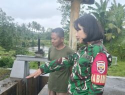 Tiga Hari Diguyur Hujan, Babinsa Pantau Pintu Air