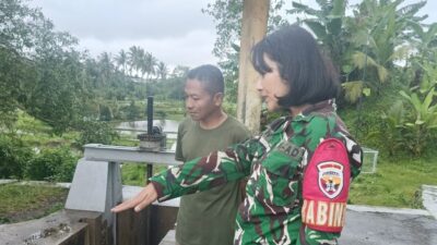 Tiga Hari Diguyur Hujan, Babinsa Pantau Pintu Air