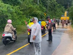 Polisi Terapkan Sistem Buka-Tutup di Jalur Taliwang–Jereweh, Material Longsor Dibersihkan dengan Dua Excavator