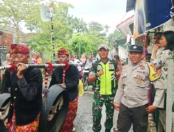 Sinergi TNI-Polri Kawal Ratusan Warga dalam Tradisi Nyongkolan, Pastikan Kondusivitas Wilayah Kuripan