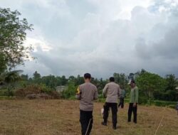 Bhabinkamtibmas Desa Jenghik Cek Lahan  Tanam Jagung Warga Binaan