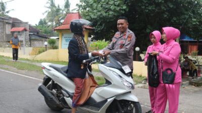 Polsek Woja Berbagi 700 Paket Takjil, Wujud Kepedulian dan Kedekatan Polri dengan Masyarakat di Bulan Ramadhan