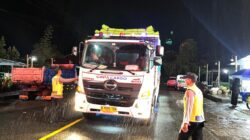 Polsek Jereweh Gelar KRYD Sapa Hangat Pengguna Jalan yang Melintas