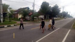 Polsek Lape Laksanakan Giat Strong Point Pagi Guna Pastikan Keamanan Pengguna Jalan