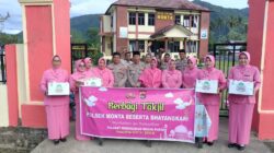 Indahnya Kebersamaan, Polsek Monta dan Bhayangkari Polres Bima Kabupaten Bagikan Takjil Berbuka Puasa Bagi Masyarakat