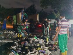 Sinergi TNI dan DLHK Bersihkan Sampah di Gunungsari