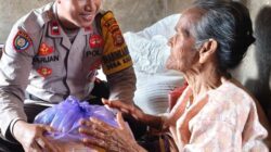 Mengabdi Dengan Hati, Bhabinkamtibmas Polsek Woha Salurkan Bantuan Sembako Bagi Lansia