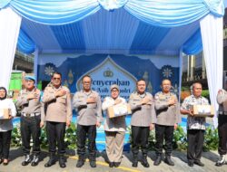 Jelang Lebaran, Kapolri Salurkan Tali Asih dan Sembako kepada Personel Polri