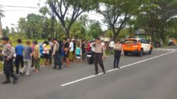 Patroli Ops Ketupat Rinjani 2026, Personel Polda NTB Evakuasi Korban Kecelakaan di Bypass Mandalika