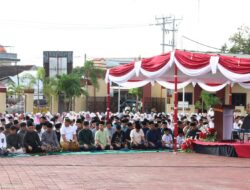 Kapolres Sumbawa Bersama Ratusan Jemaah Laksanakan Salat Idul Fitri 1447 H di Lapangan Wicaksana Laghawa